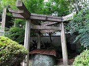 三囲神社