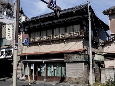 小平霊園の門前町