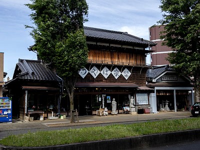 小平霊園の門前町