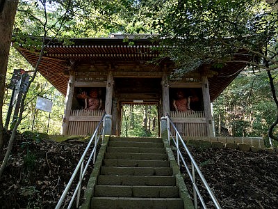 日向薬師（宝城坊）