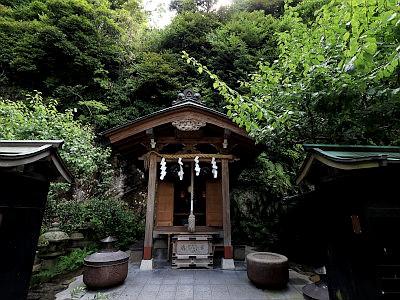 銭洗弁財天宇賀福神社