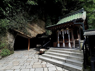銭洗弁財天宇賀福神社
