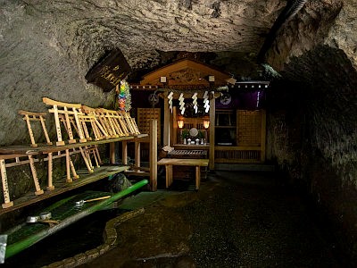 銭洗弁財天宇賀福神社